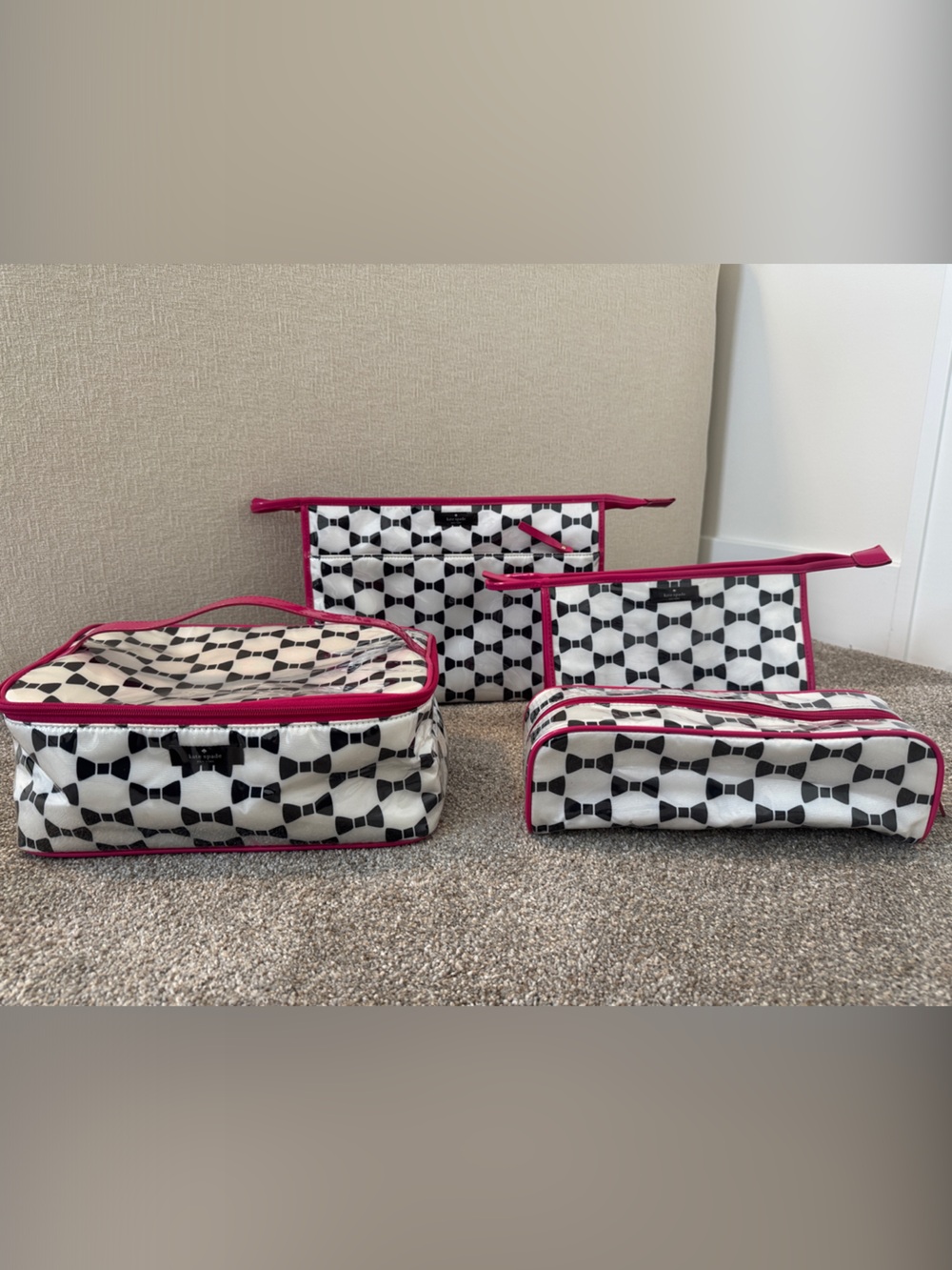 KATE SPADE 4PC Black Bow Print Cosmetic / Toiletry Bag Set with Pink Trim